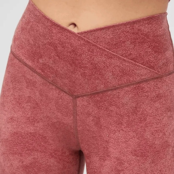 OFFLINE By Aerie The Hugger Mauve Crossover High Waisted Crackle Legging - Picture 2 of 6